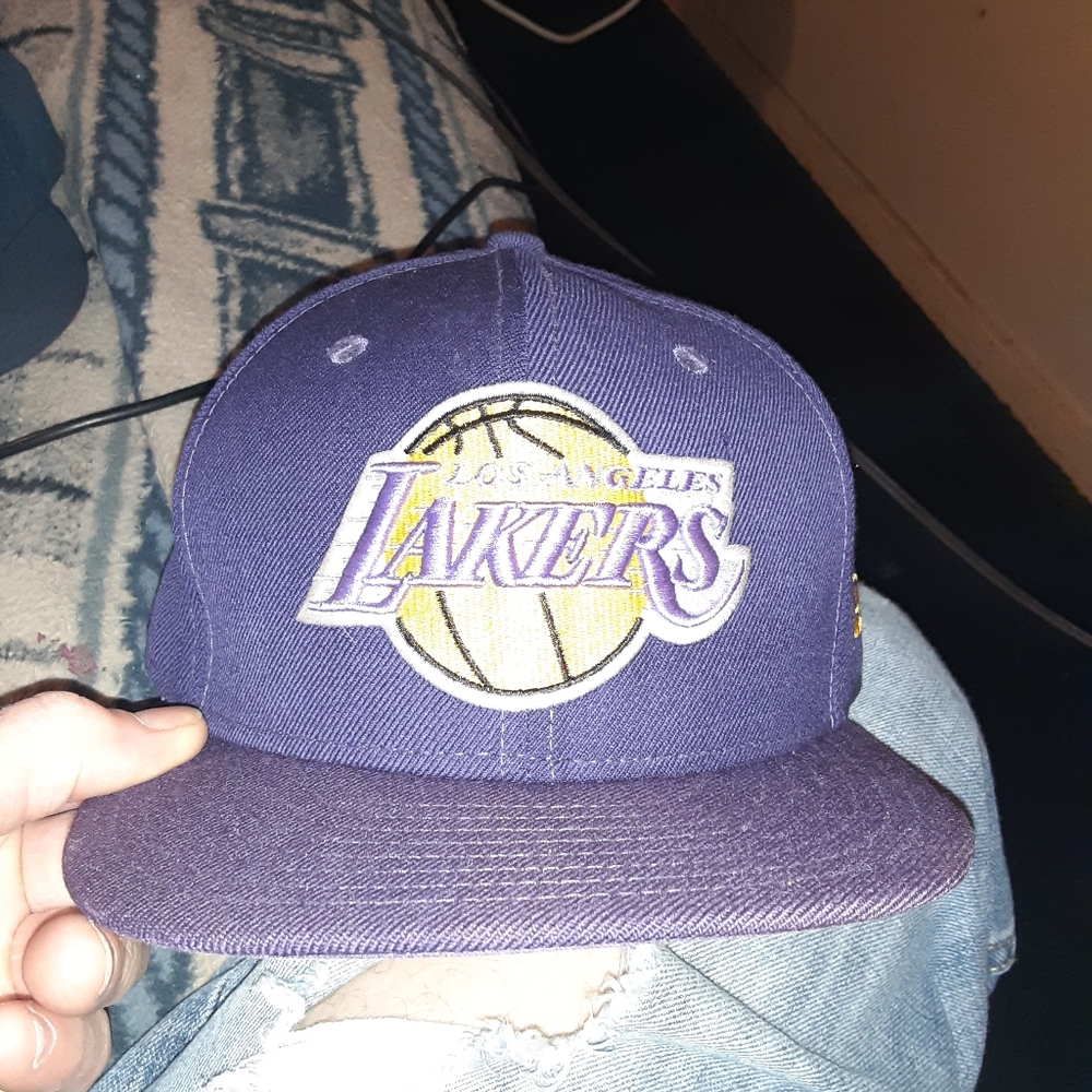 Fitted Lakers hat